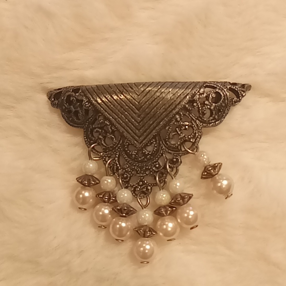 Vintage triangle pewter broach with dangling pearls